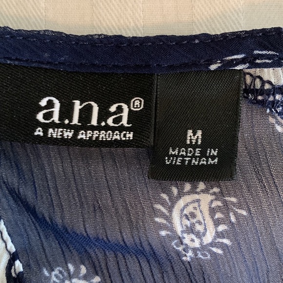 A.N.A. A New Approach Top with Cap Sleeves , Size Medium - Picture 11 of 16